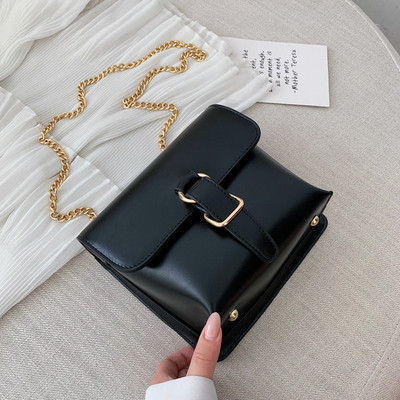 Кожена чанта с метална верижка в няколко цвята