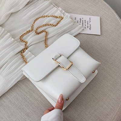 Кожена чанта с метална верижка в няколко цвята