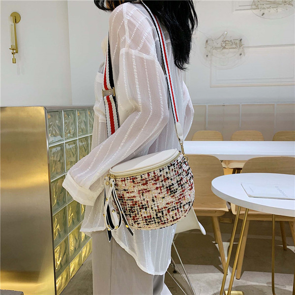 Дамска чанта с цип и дълга дръжка в три цвята