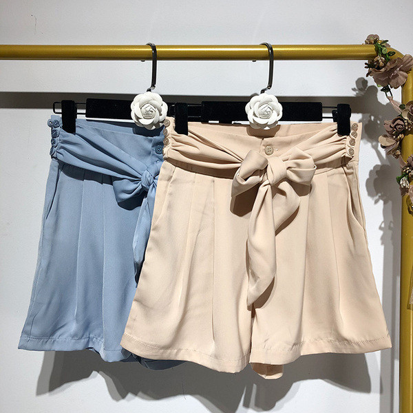 Pantaloni scurți de damă cu legături în talie în două culori