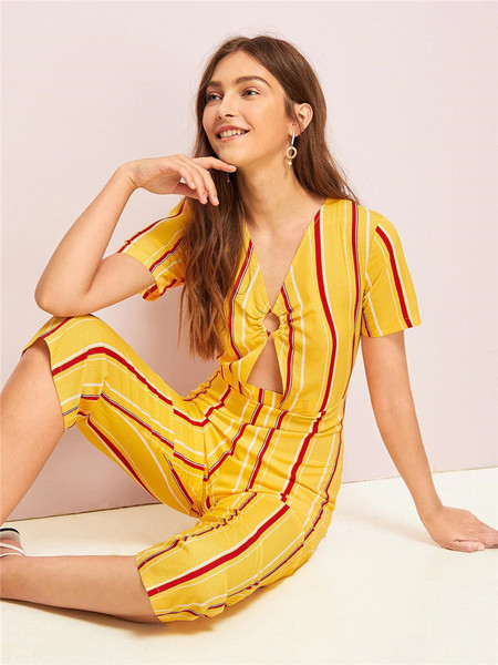 Κομψή γυναικεία ολόσωμη φόρμα με κοντό μανίκι σε κίτρινο χρώμα