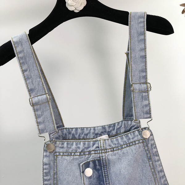 Salopeta scurta de dama cu nasturi de culoare albastra