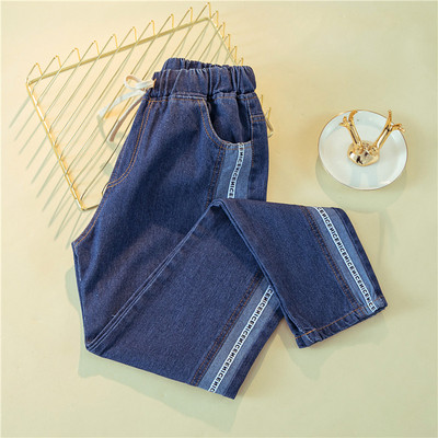 Blugi casual de damă cu inscripții este o talie elastică