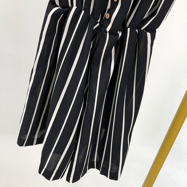 Γυναικεία ολόσωμη φόρμα  μικρού μήκους με λεπτές λωρίδες