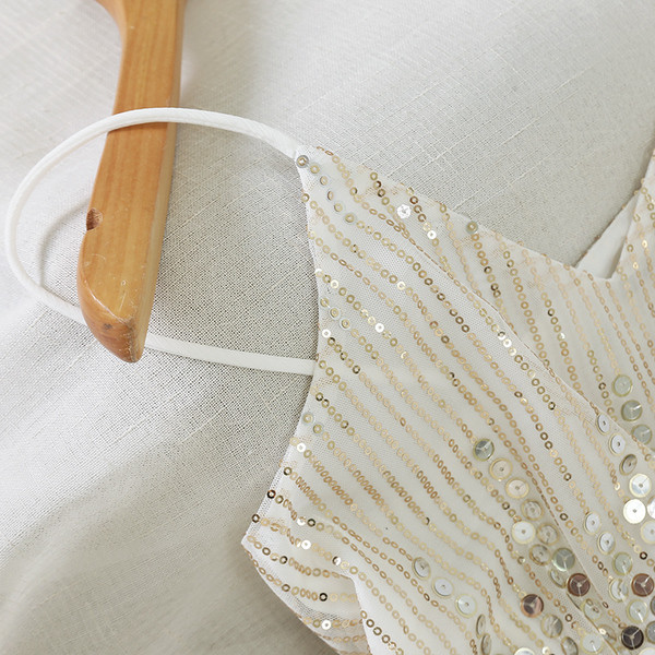 Maieu modern de damă cu bretele subțiri și paiete în alb-negru