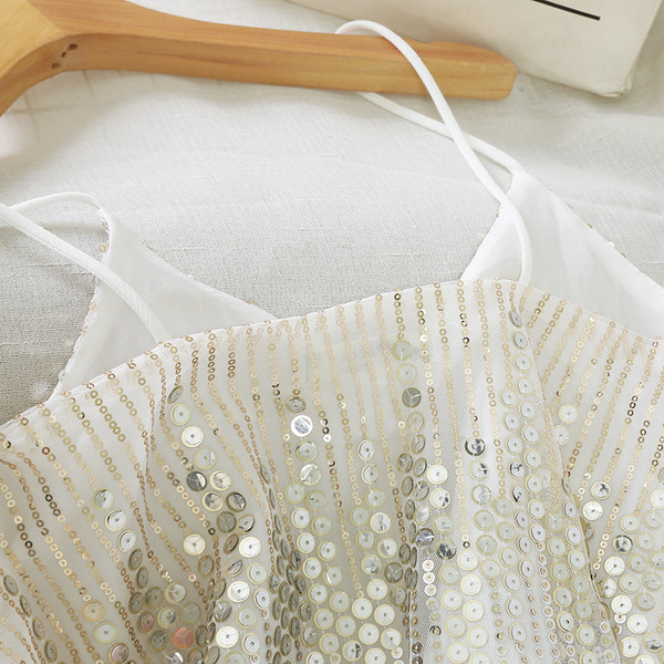 Maieu modern de damă cu bretele subțiri și paiete în alb-negru