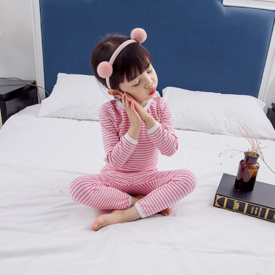 Pijamale pentru copii cu dungi în trei culori pentru fete