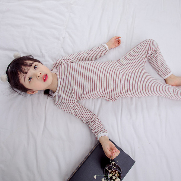 Pijamale pentru copii cu dungi în trei culori pentru fete