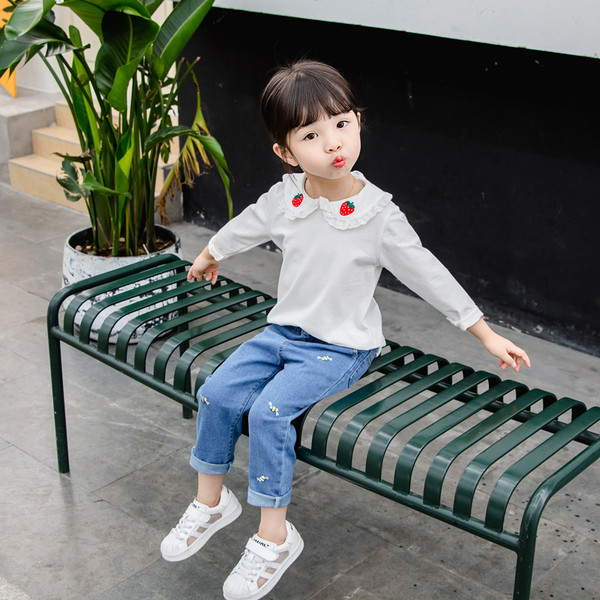 Bluza moderna pentru copii alb cu broderie pentru fete