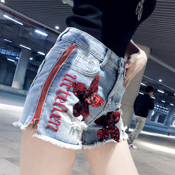 Pantaloni scurți moderni de damă cu broderie în albastru