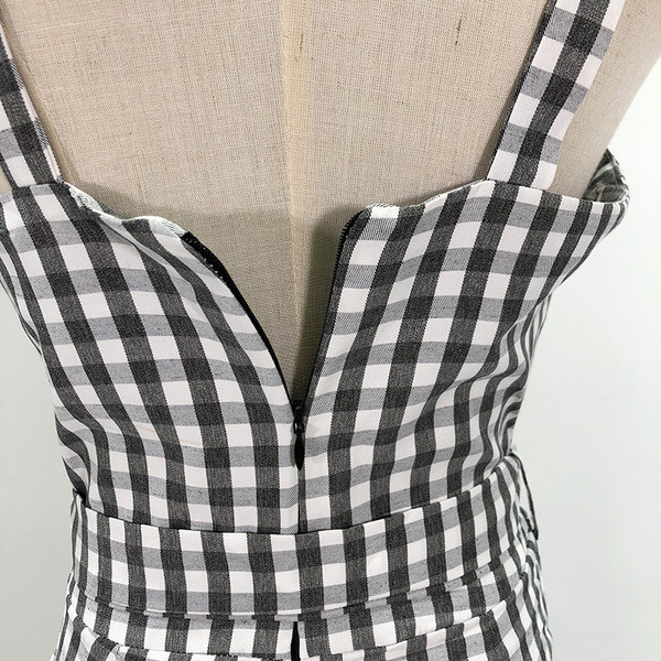  Γυναικεία ολόσωμη φόρμα με λεπτές λουρίδες