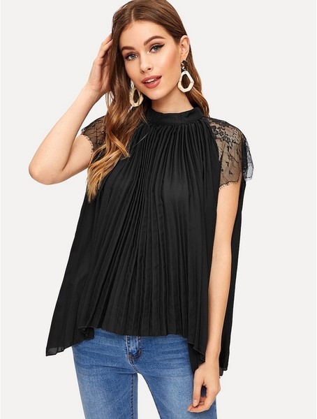 Bluză de damă elegantă, cu element de dantelă pe mânecă, de culoare neagră