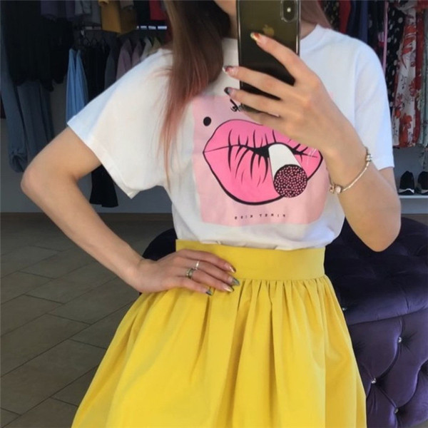 Tricou dama model nou cu aplicatie si decolteu O