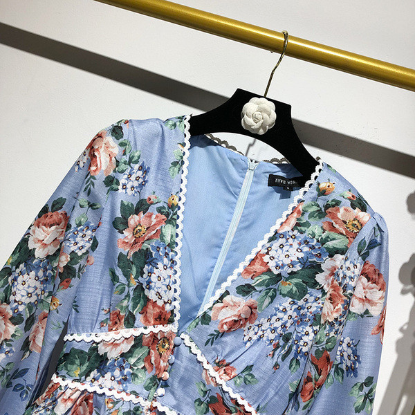 Σύντομη γυναικεία ολόσωμη φόρμα με V neckline και μακρύ μανίκι