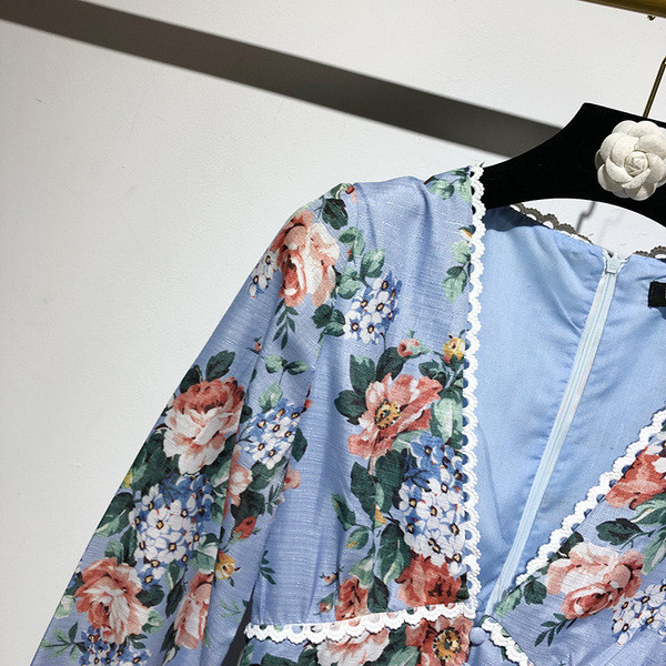 Σύντομη γυναικεία ολόσωμη φόρμα με V neckline και μακρύ μανίκι