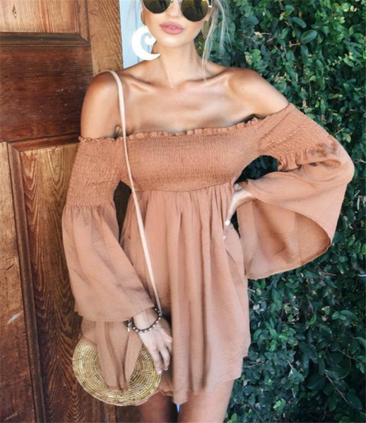 Rochie modernă de damă cu mâneci lungi și umerii goi