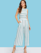 Salopetă modernă de damă cu dungi cu decolteu în formă de O