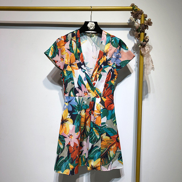 Σύντομή Γυναικεία ολόσωμη φόρμα με ντεκολτέ