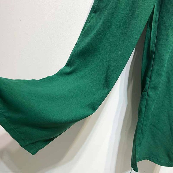 Γυναικε`ια ολόσωμη φόρμα σε  πράσινο χρώμα