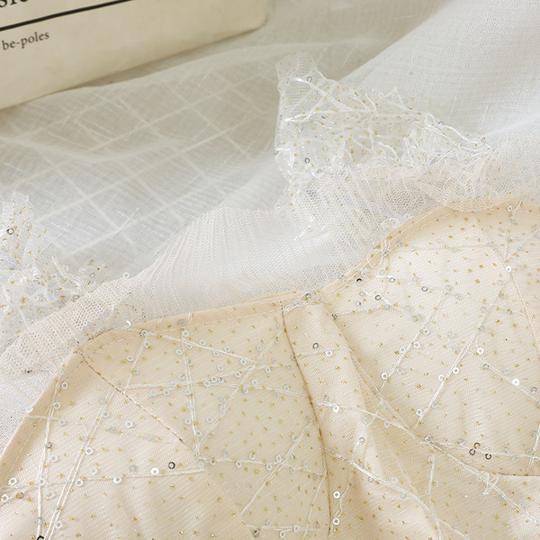 Model elegant de rochie de dama cu efect stralucitor in negru si bej