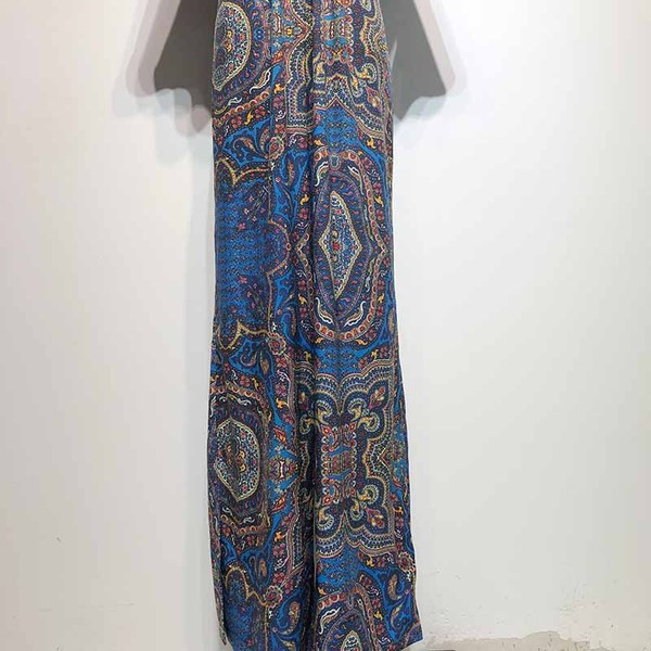 Salopetă lungă cu decolteu în V adânc