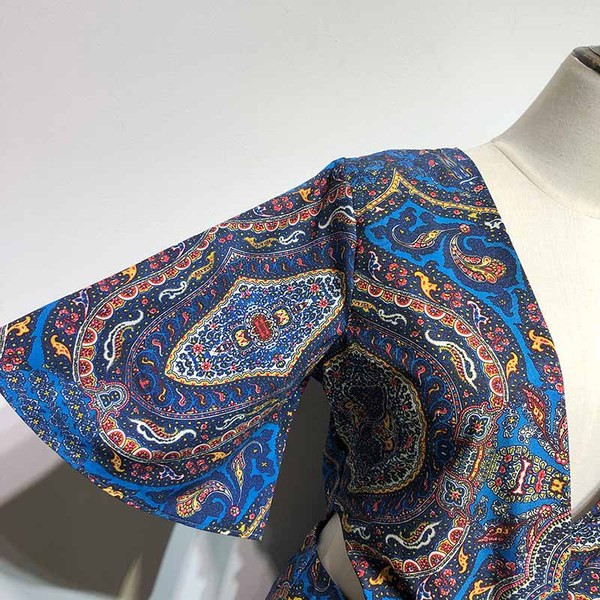 Salopetă lungă cu decolteu în V adânc