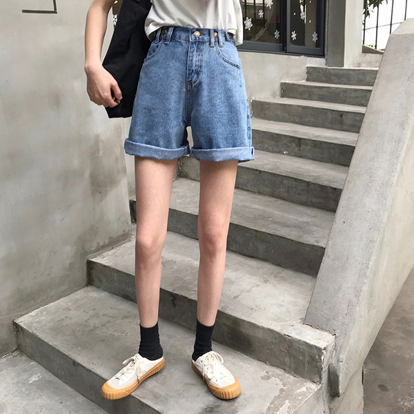 Pantaloni scurți casual de damă în trei culori