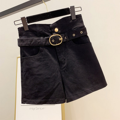 Pantaloni scurți de damă din denim cu curea în alb și negru