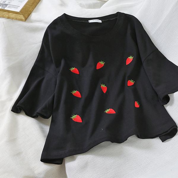 Bluză de damă modernă cu broderie în negru, alb și verde