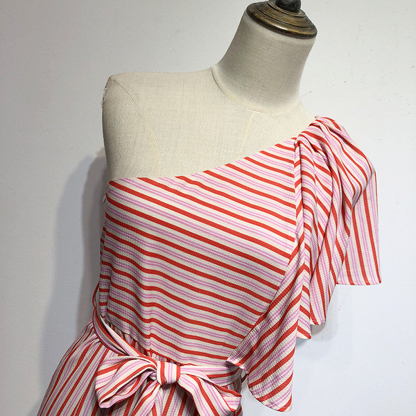 Salopetă de damă în dungi cu legături în talie