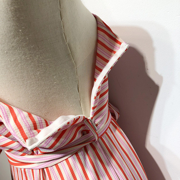 Salopetă de damă în dungi cu legături în talie