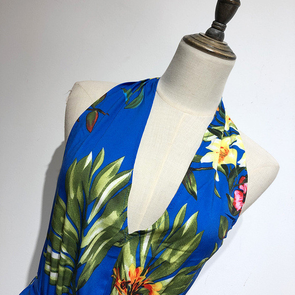 Γυναικεία ολόσωμη φόρμα  με βαθύ λαιμό V και κορδόνια στη  μέση