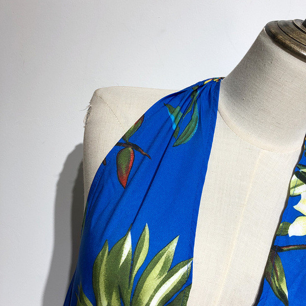 Γυναικεία ολόσωμη φόρμα  με βαθύ λαιμό V και κορδόνια στη  μέση