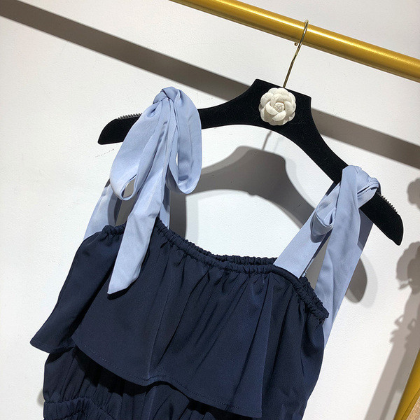 Γυναικεία ολόσωμη φόρμα με τετράγωνο λαιμό και ιμάντες ώμου