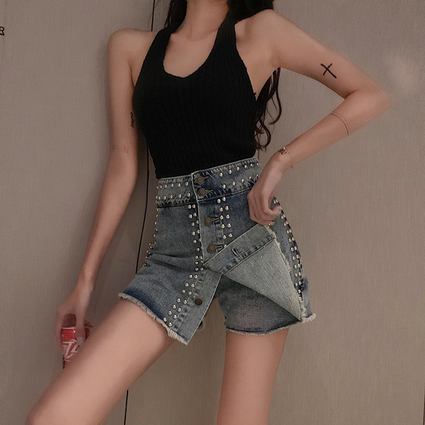 Fusta cu talie inalta si ochiuri