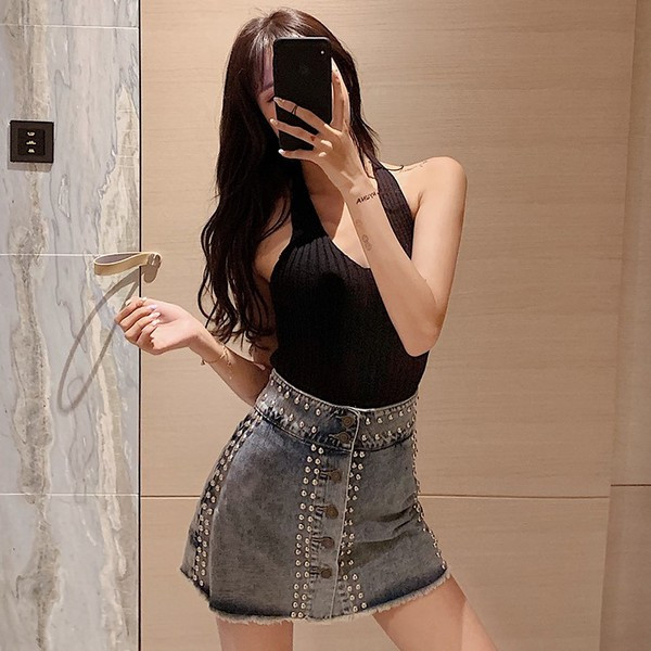 Fusta cu talie inalta si ochiuri