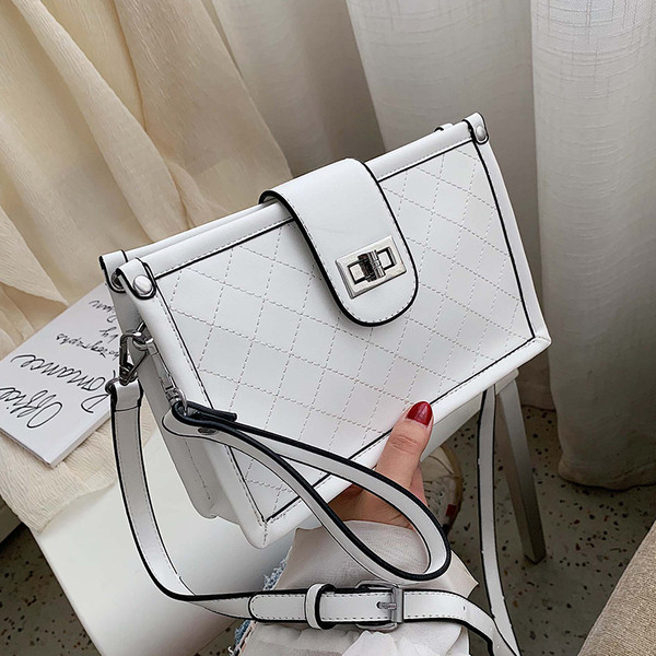 Geanta de dama moderna cu inchidere metalica in mai multe culori