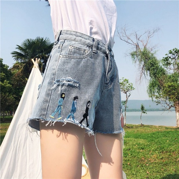 Pantaloni scurți casual de damă cu aplicații și motive rupte