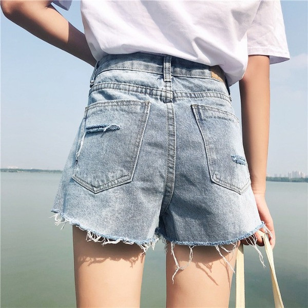 Pantaloni scurți casual de damă cu aplicații și motive rupte