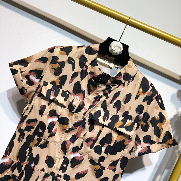 Γυναικεία ολόσωμη φόρμα  με κοντά μανίκια και τσέπες 