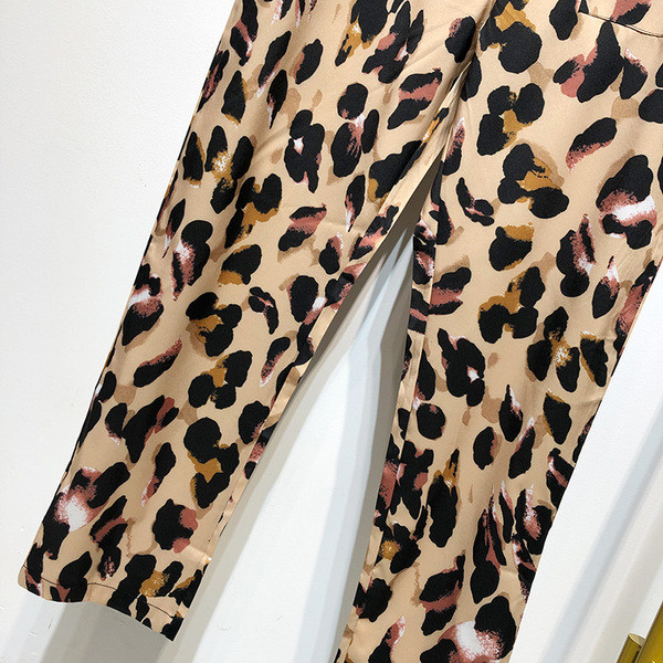 Γυναικεία ολόσωμη φόρμα  με κοντά μανίκια και τσέπες 