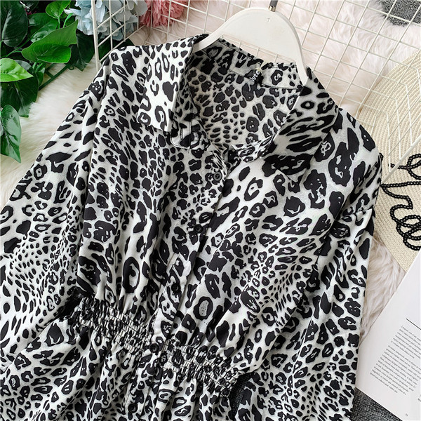 Rochie actuală de damă cu mâneci lungi și model animal în trei culori