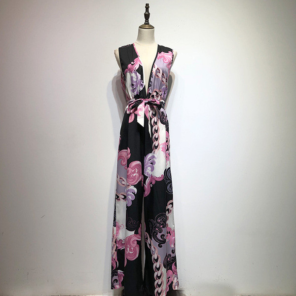 Salopetă de damă cu decolteu în V adânc și spate gol