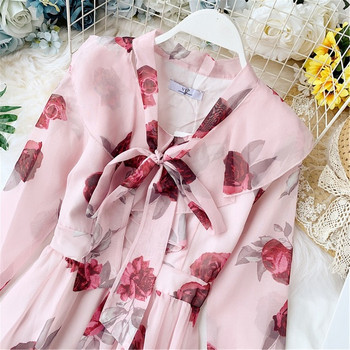 Rochie modernă de damă cu mâneci lungi și model floral în albastru și roz