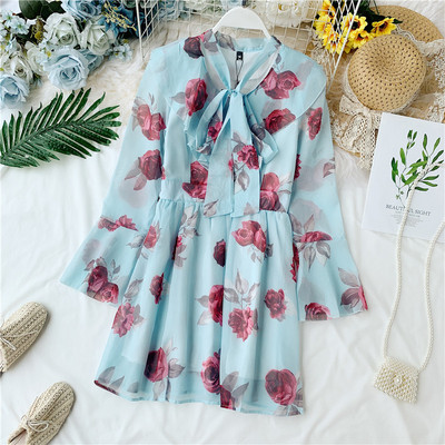 Rochie modernă de damă cu mâneci lungi și model floral în albastru și roz