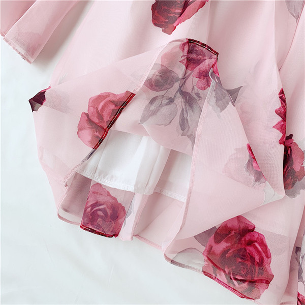 Rochie modernă de damă cu mâneci lungi și model floral în albastru și roz