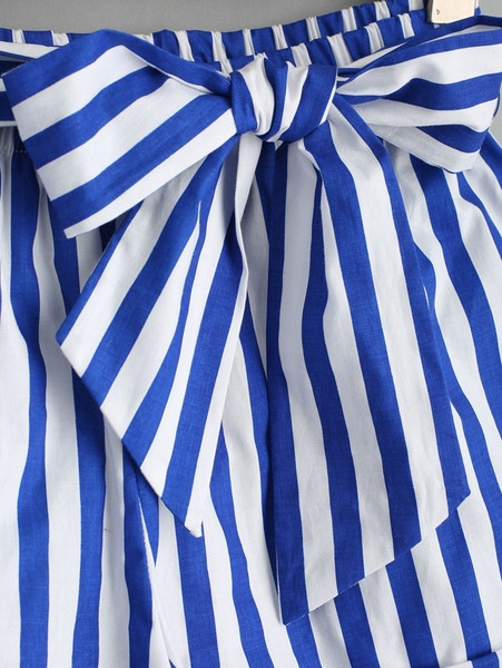 Pantaloni scurți de damă în dungi cu talie elastică