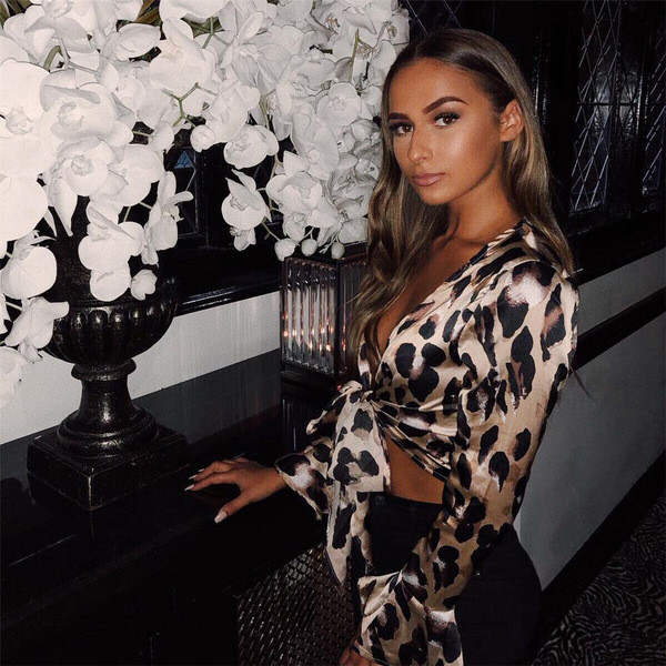 Cămașă elegantă de damă, cu decolteu în V adânc și model animal