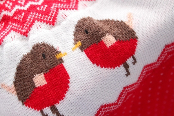 Modern, piros O-nyakú gyerekpulóver