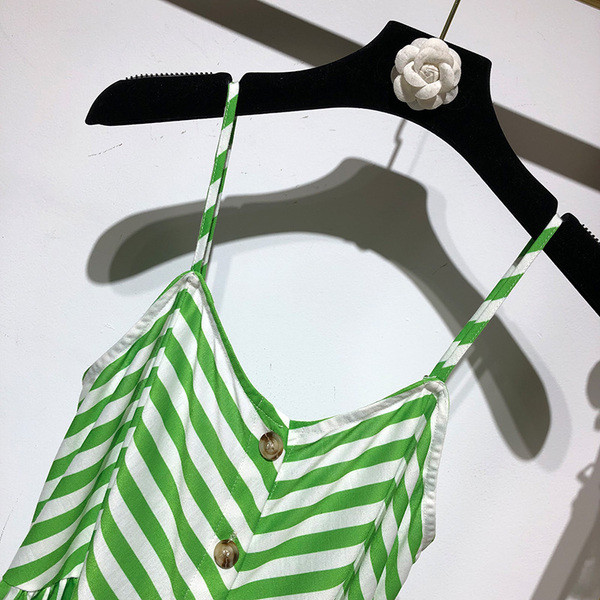 Rochie lejeră în dungi, cu bretele subțiri